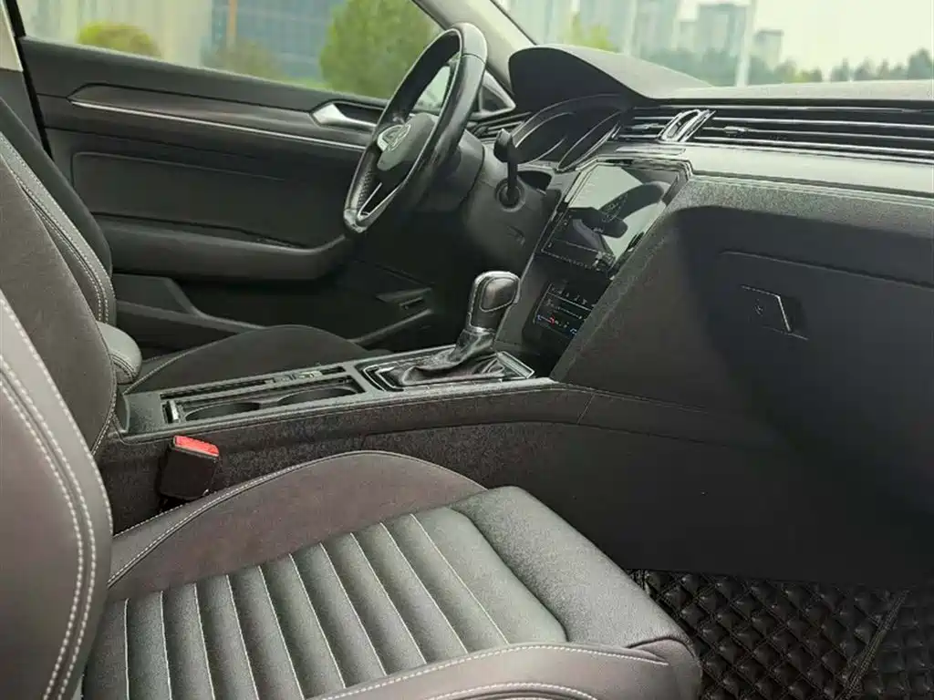 Volkswagen Magotan 2020 330TSI DSG Leading фото 22