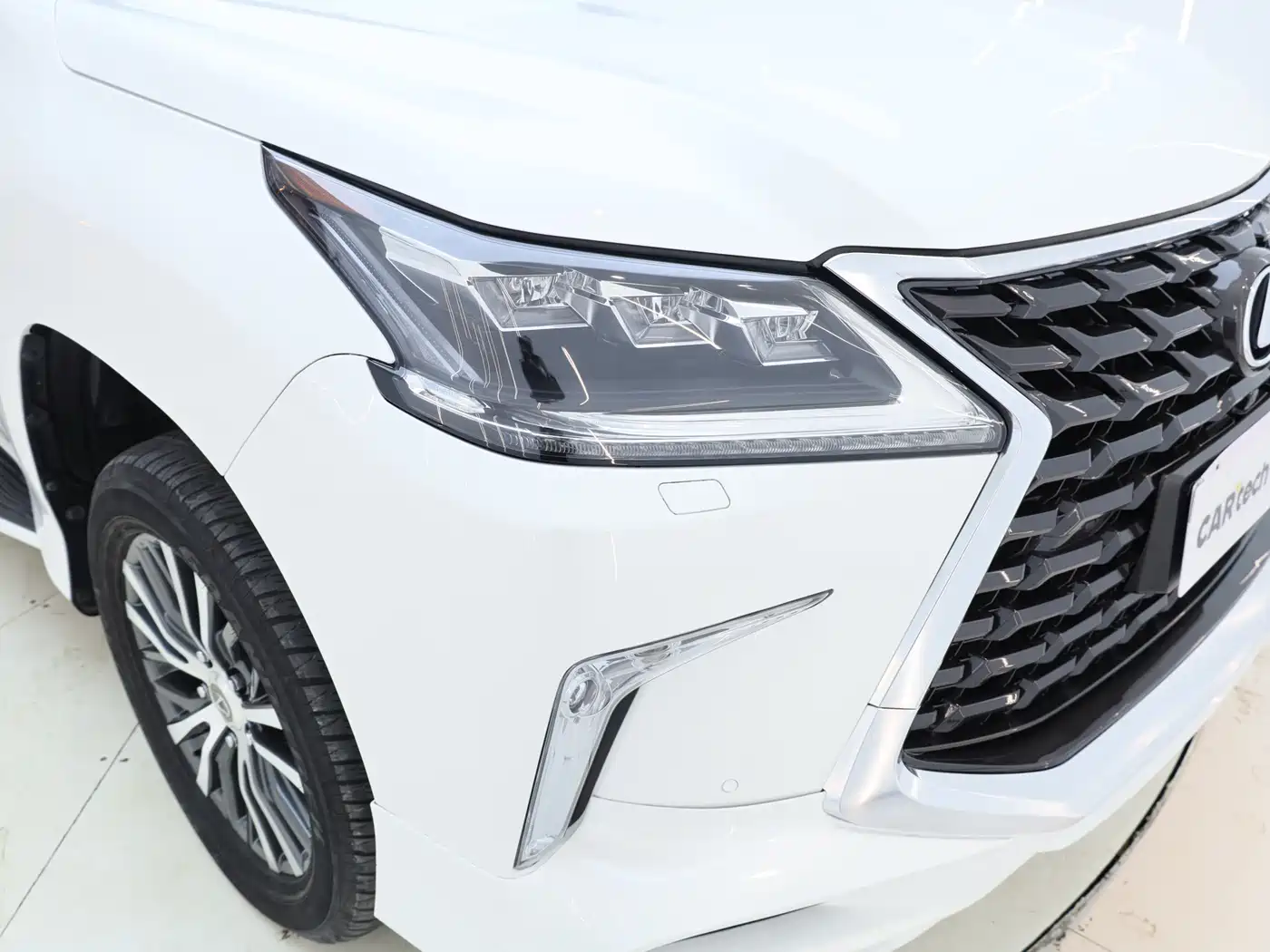 Lexus LX 2016 570 Dynamic Luxury Edition фото 18