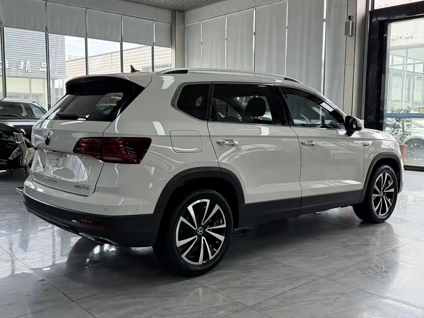 Volkswagen Tharu 2022 280TSI FWD Luxury Edition фото 11