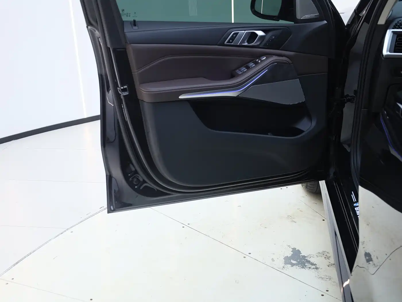 BMW X5 2023 xDrive 30Li Premium M Sport Black Night Package фото 13