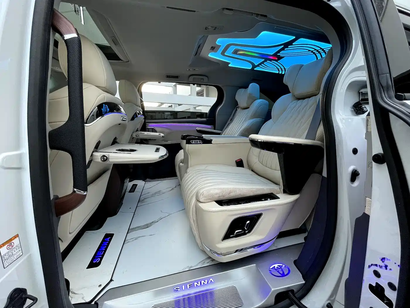 Toyota Sienna 2024 2.5L Hybrid Comfort Edition фото 8