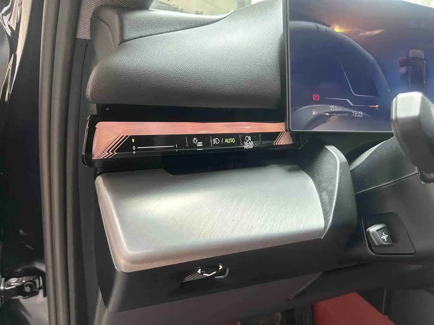 BMW 5 Series 2025 530Li Leading M Sport Package фото 16