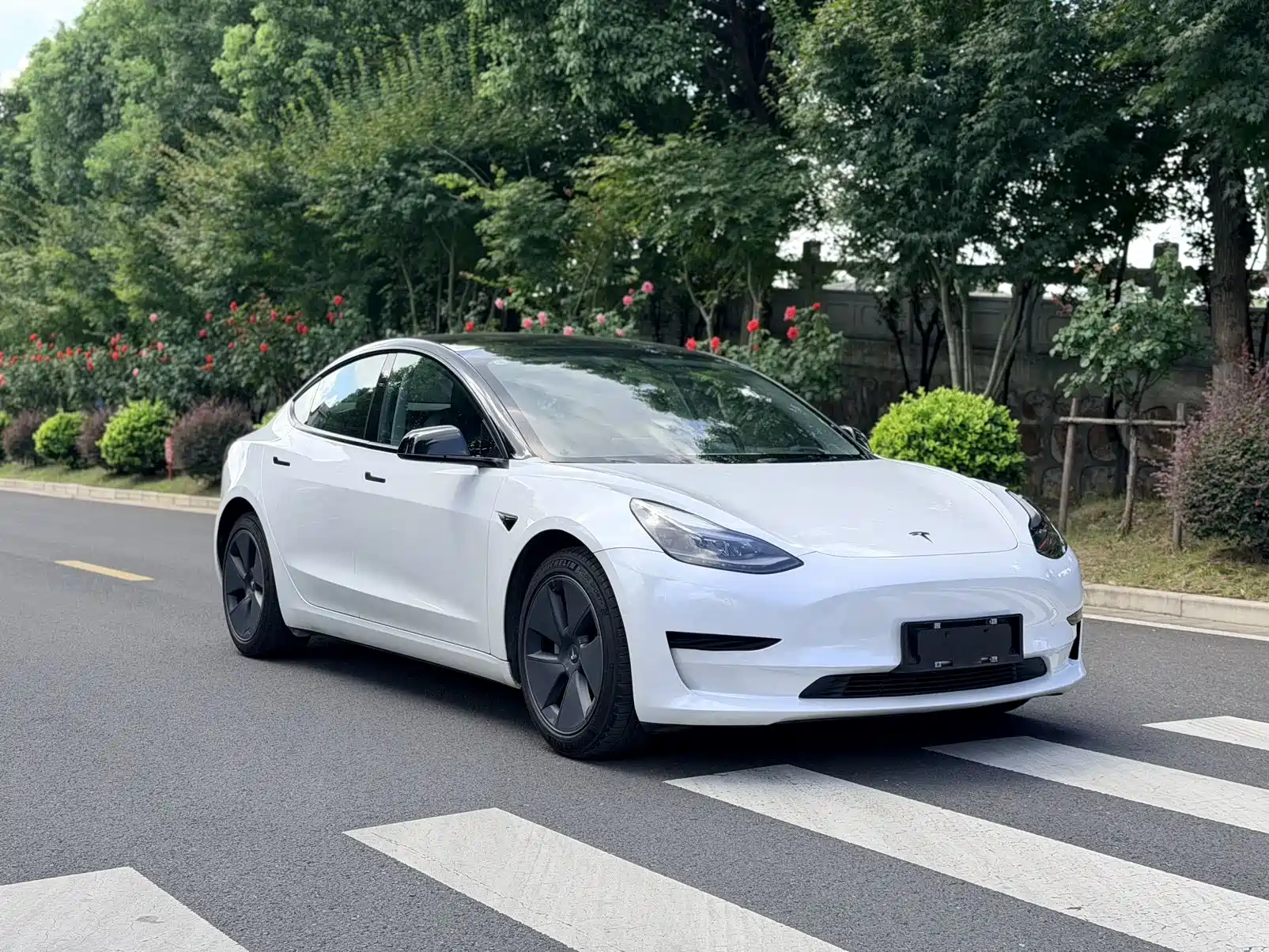 Фото 2 - Tesla Model 3