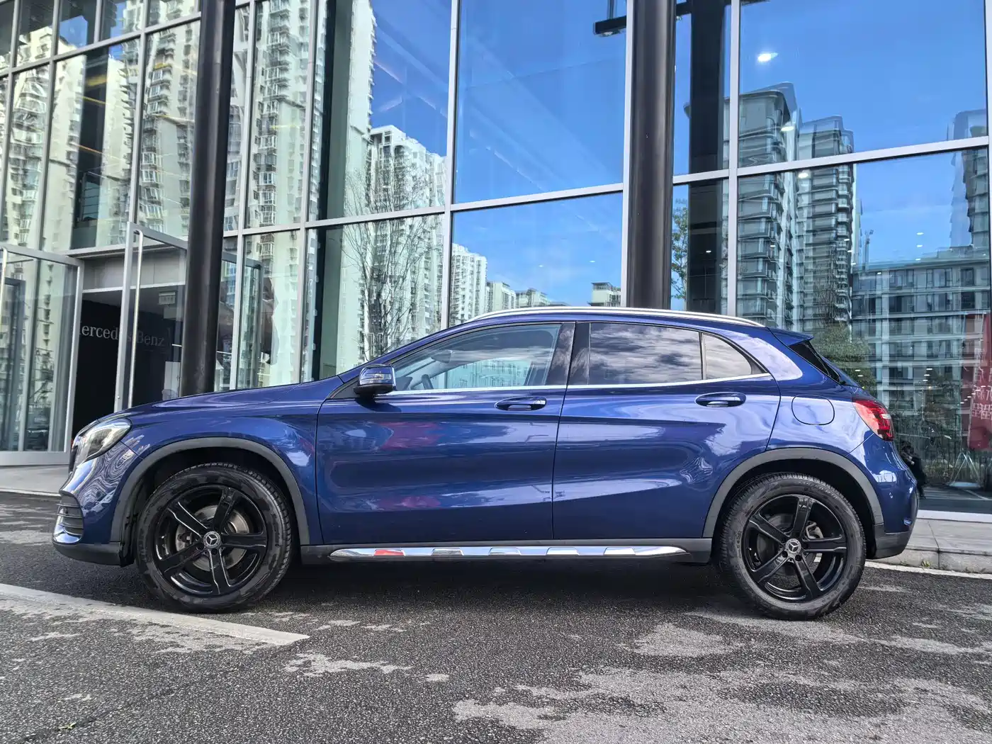 MERCEDES-BENZ GLA