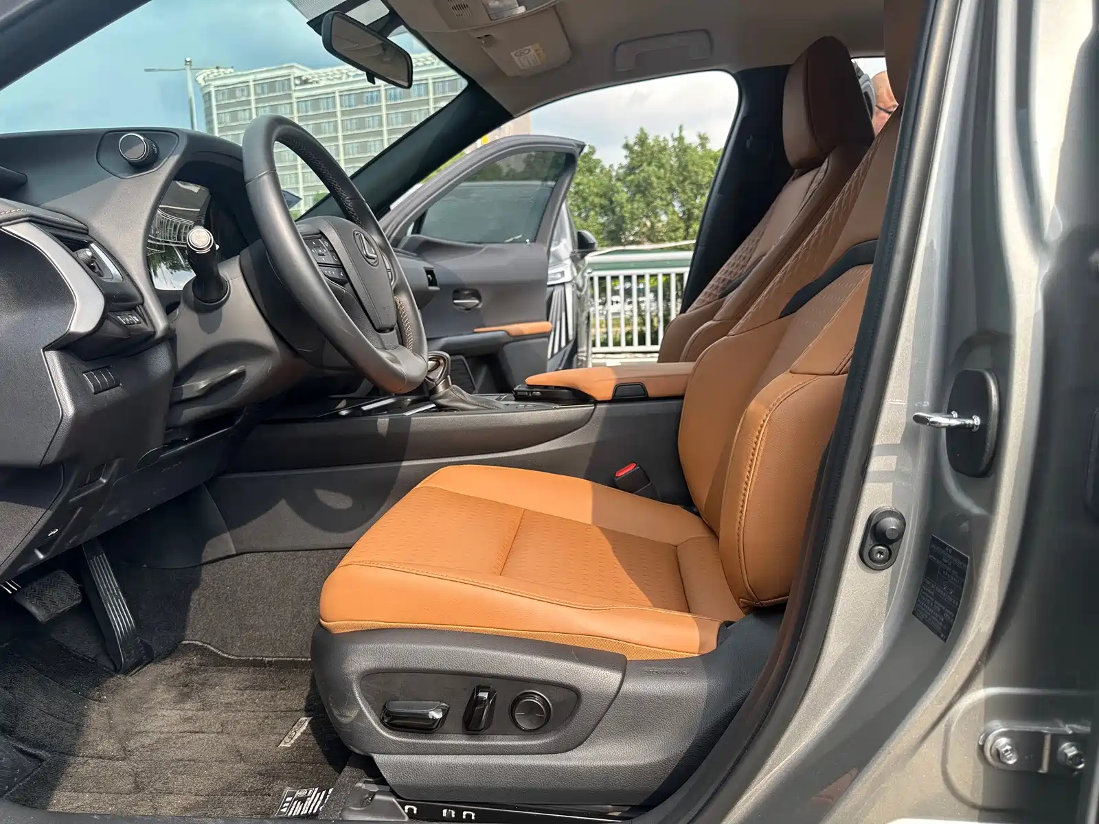 Photo 4 - Lexus UX