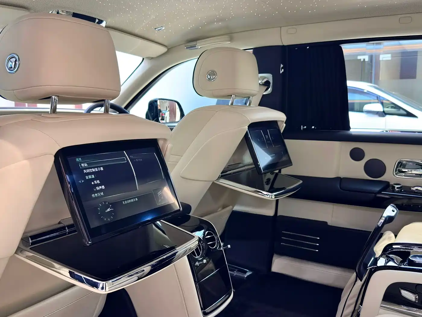 Rolls-Royce Phantom 2018 6.7T Long Wheelbase Version фото 9