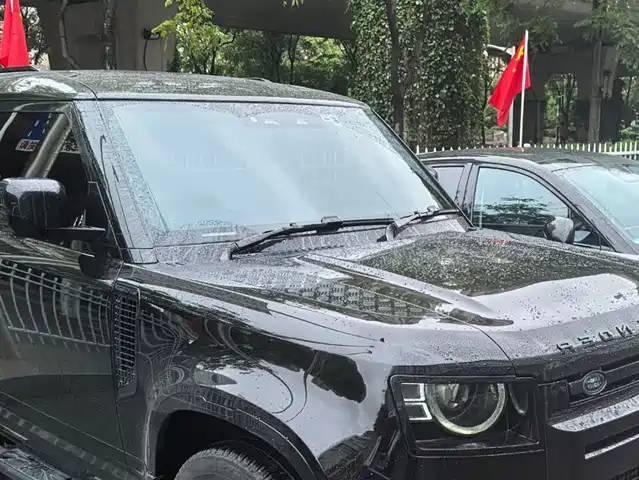 Land Rover Defender 2023 Facelift 90 3.0T P400 XS — фото 3