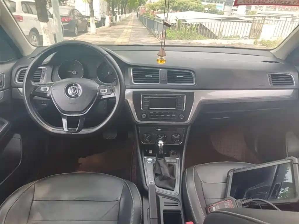 Volkswagen Lavida Tour 2017 180TSI DSG Comfort Edition фото 10