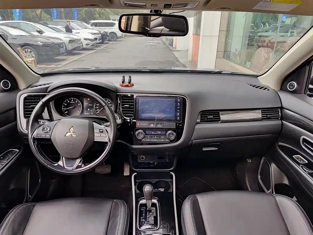 Mitsubishi Outlander 2019 2.0L 2WD Enjoy 5-Seater China VI фото 6