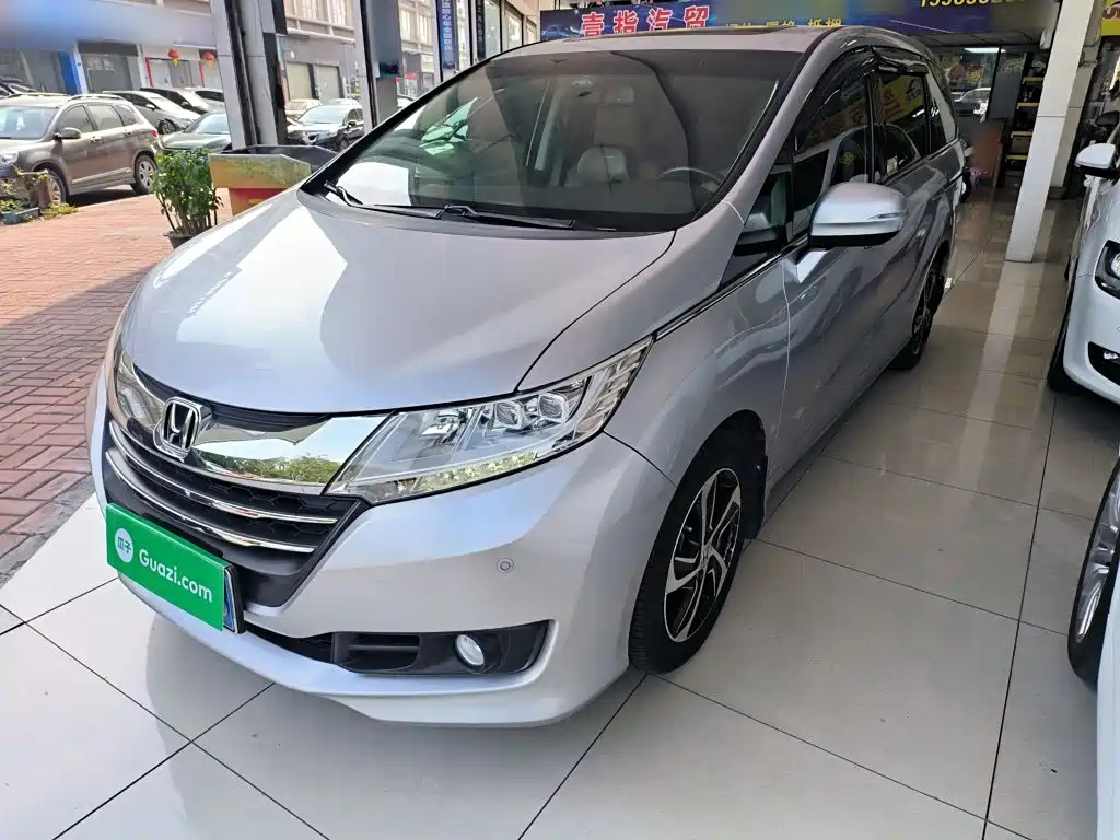 Фото 2 - Honda Odyssey