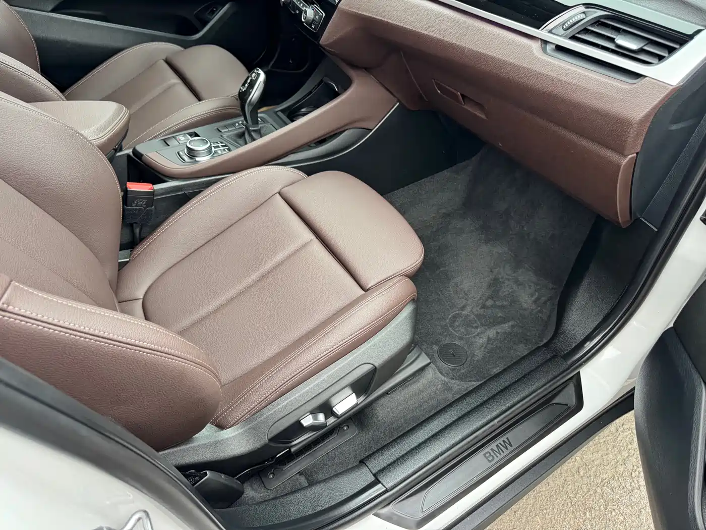 BMW X1 2022 sDrive25Li Leading фото 14