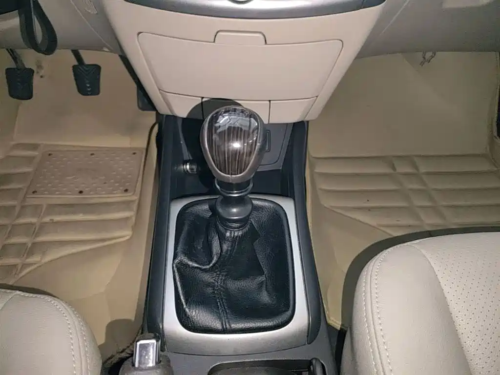 Hyundai Elantra 2011 1.6L Manual Luxury фото 14