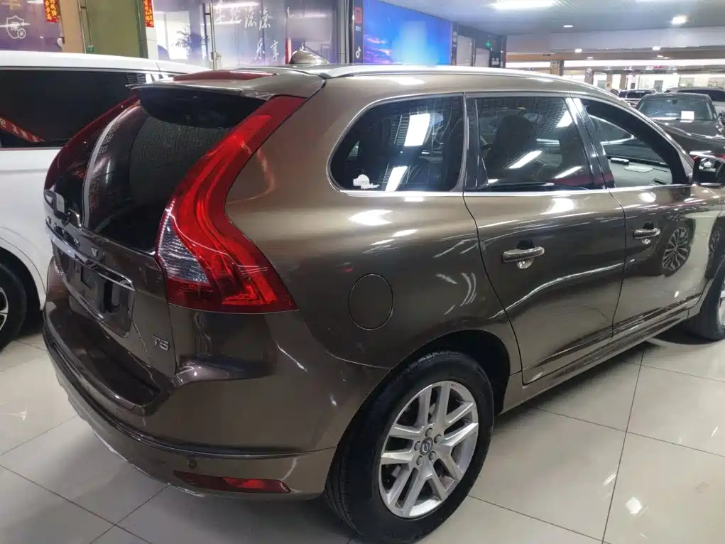 Фото 5 - Volvo XC60