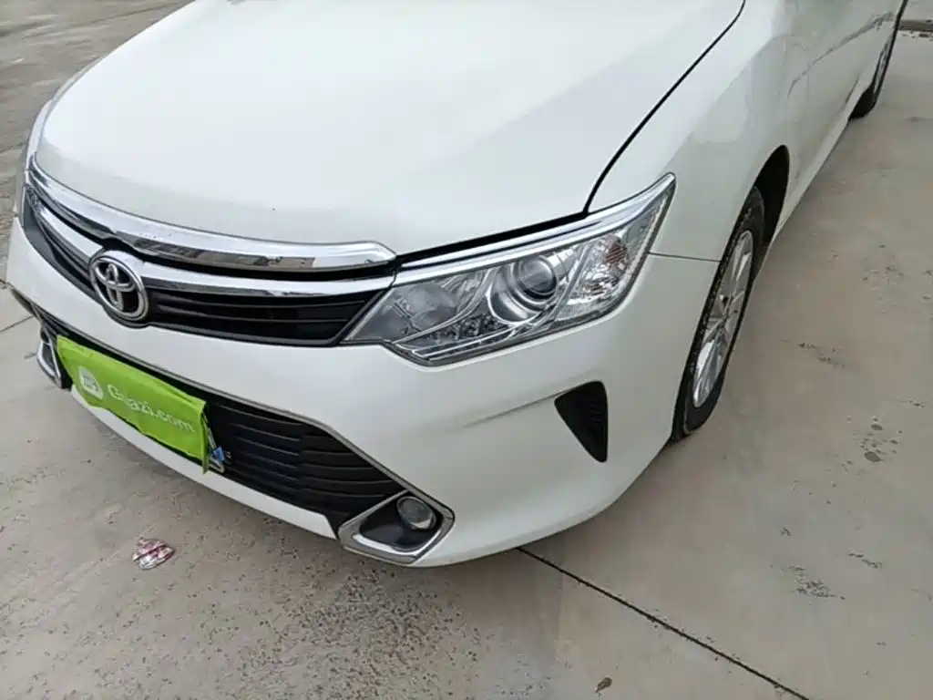 Фото 18 - Toyota Camry