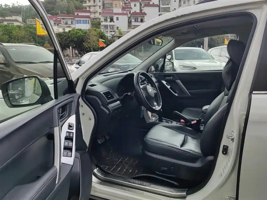 Subaru Forester 2013 2.5i Automatic Luxury Edition фото 9