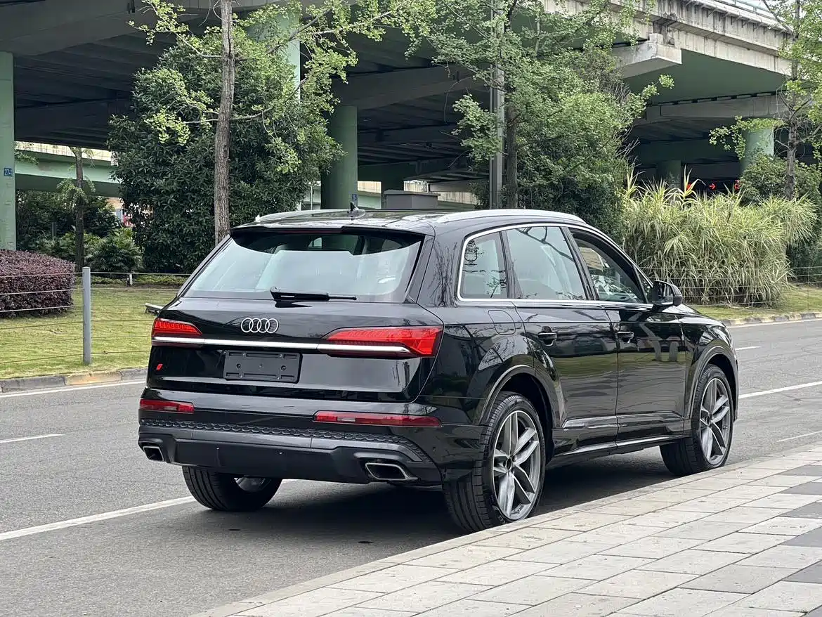 Audi Q7 2026 2024 45 TFSI quattro S line Sport