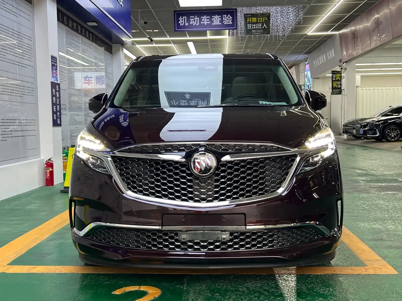 Buick GL8 2021 Avenir Aivia 7-Seater Family Edition фото 2