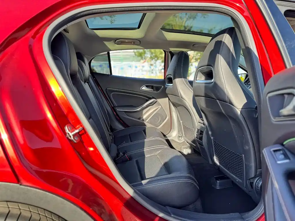 Mercedes-Benz GLA 2018 GLA 220 4MATIC Sport фото 10