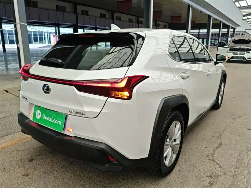 Lexus UX 2022 260h Explore Edition фото 7