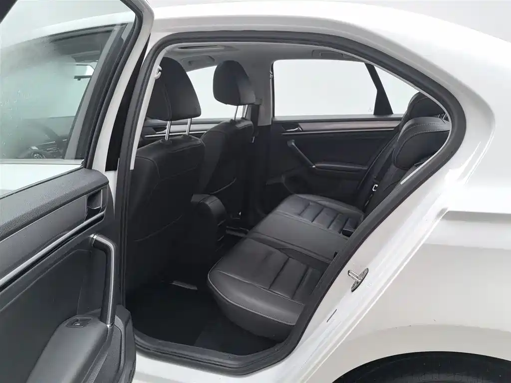 Volkswagen Bora 2017 1.6L Automatic Comfort фото 15