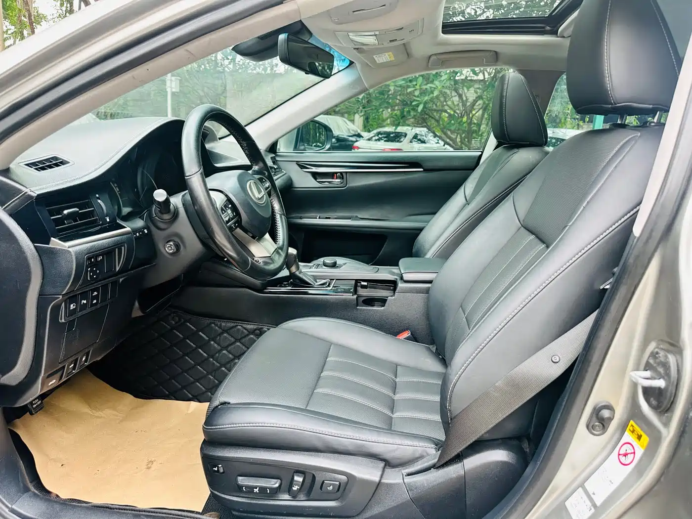 Lexus ES 2015 300h Comfort Edition фото 16