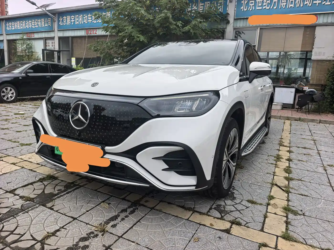 Mercedes-Benz EQE SUV