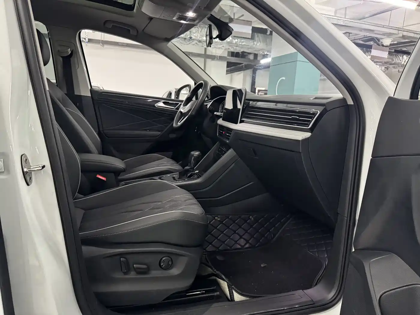Volkswagen Tiguan L 2024 300TSI Auto 2WD Smart Edition фото 14