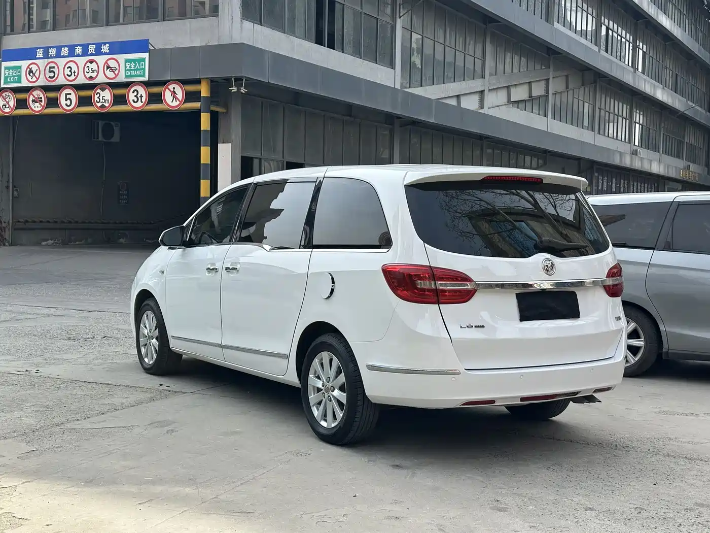 Buick GL8 2018 28T Luxury Model China VI фото 6