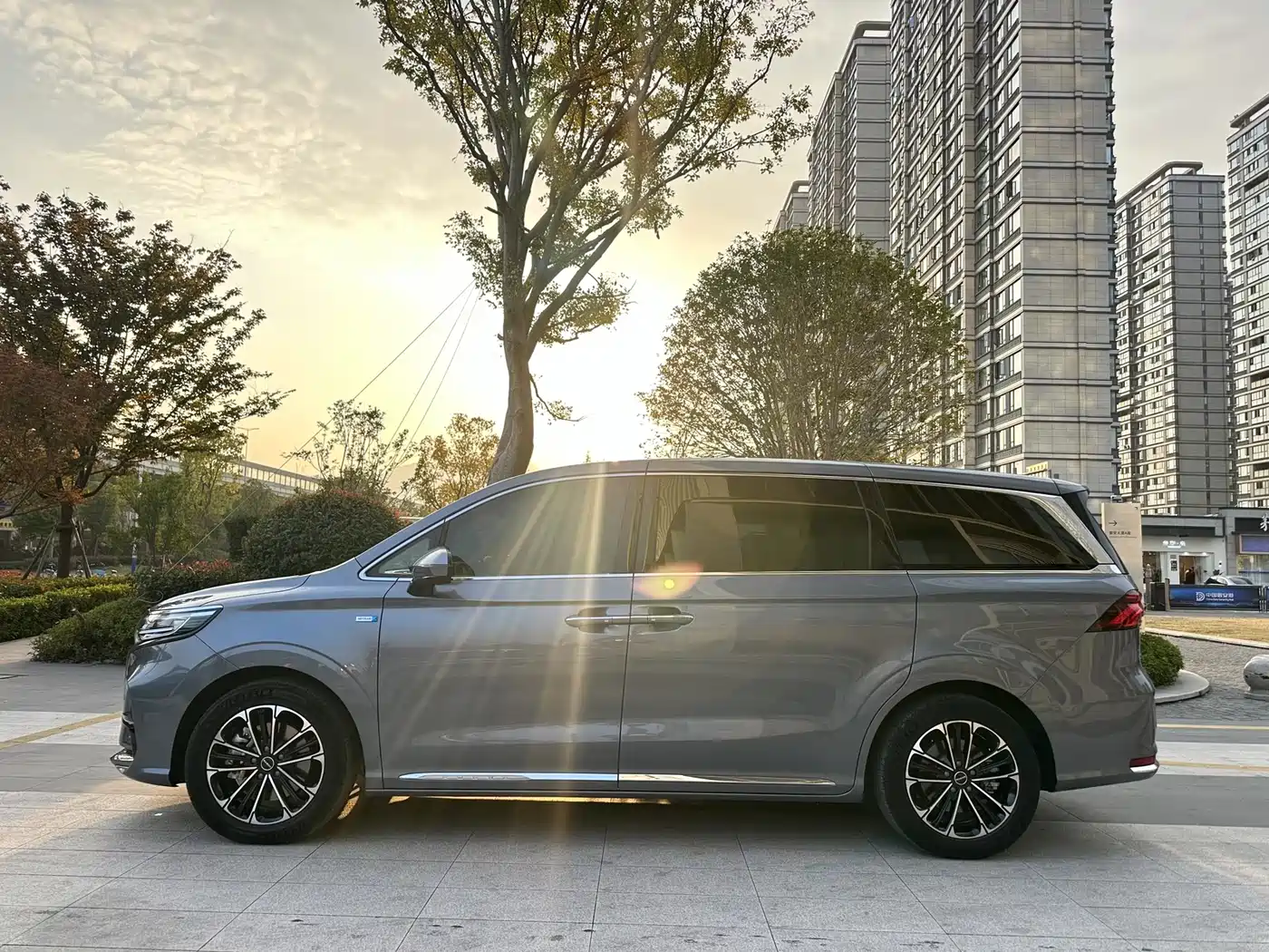 Roewe iMAX8 2023 2022 400TGI Honor Edition
