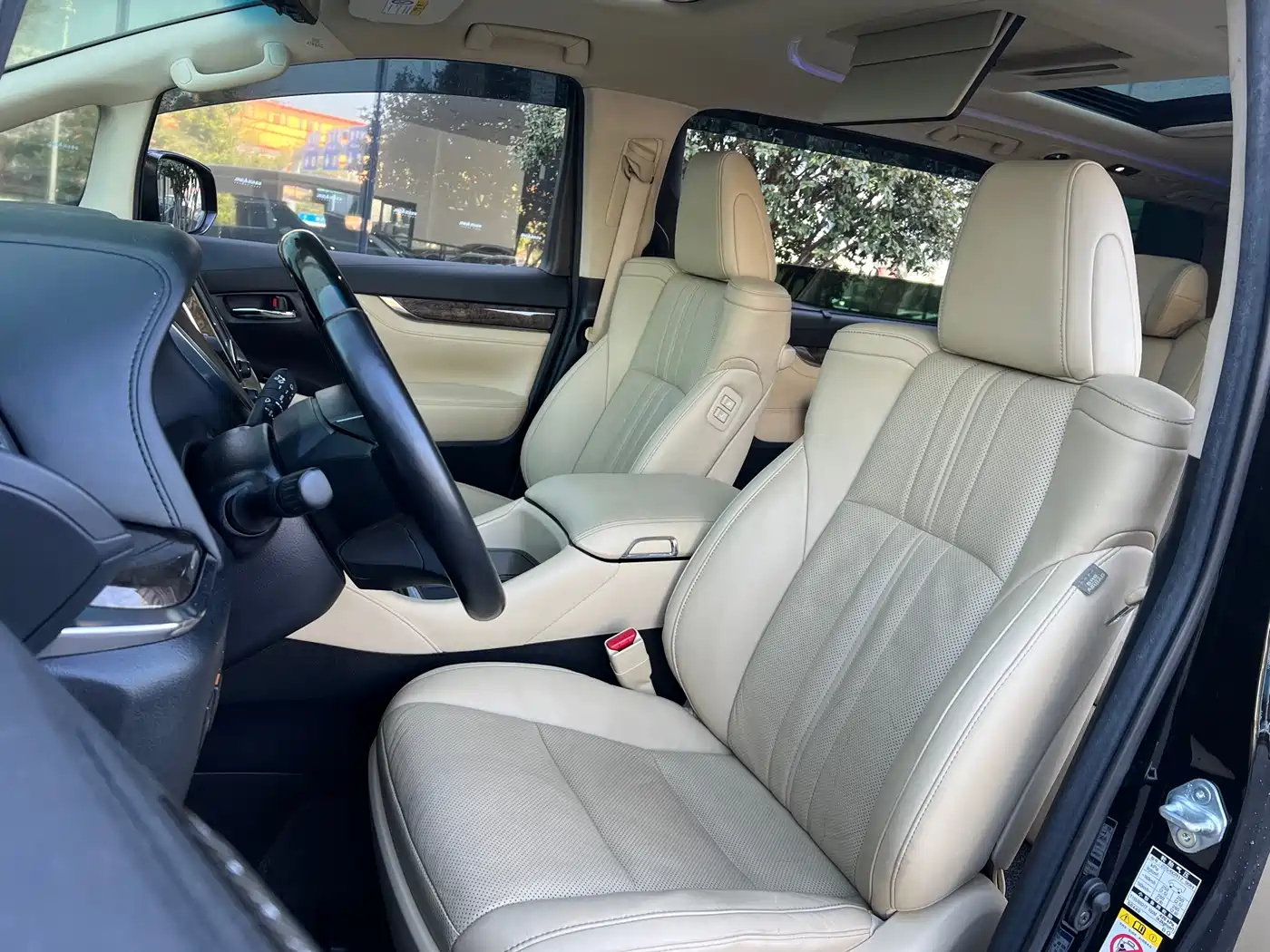 Toyota Vellfire 2019 Hybrid 2.5L HV Premium Edition фото 8