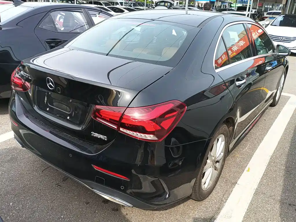 Mercedes-Benz A-Class 2019 Facelift A 200 L Sports Sedan фото 7