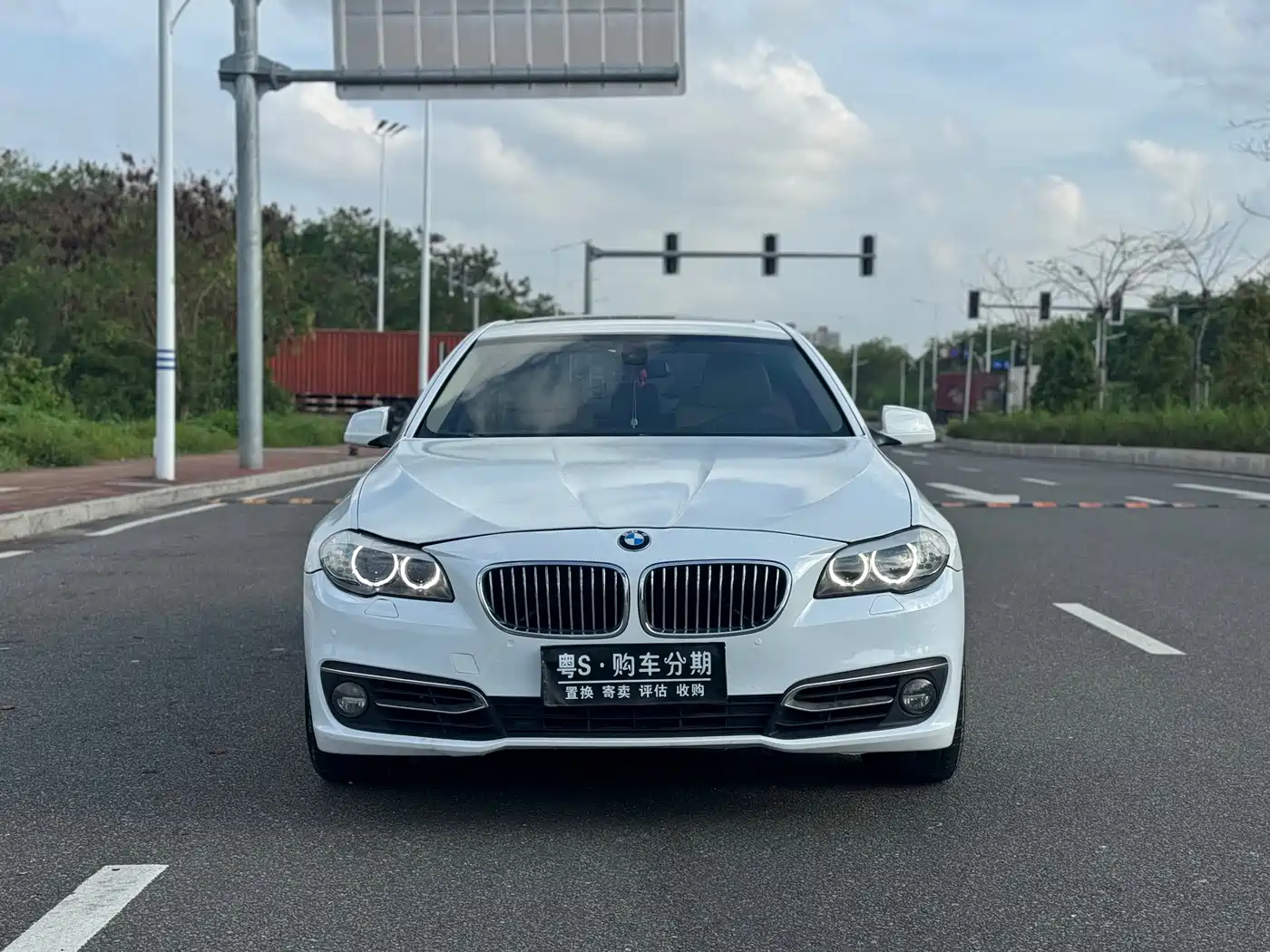 BMW 5 Series 2011 528Li Luxury фото 2