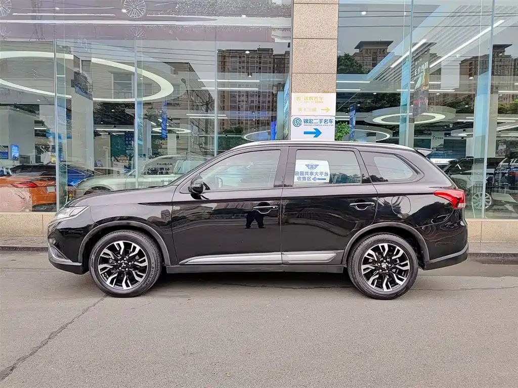 Mitsubishi Outlander 2019 2.0L 2WD Enjoy 5-Seater China VI фото 3