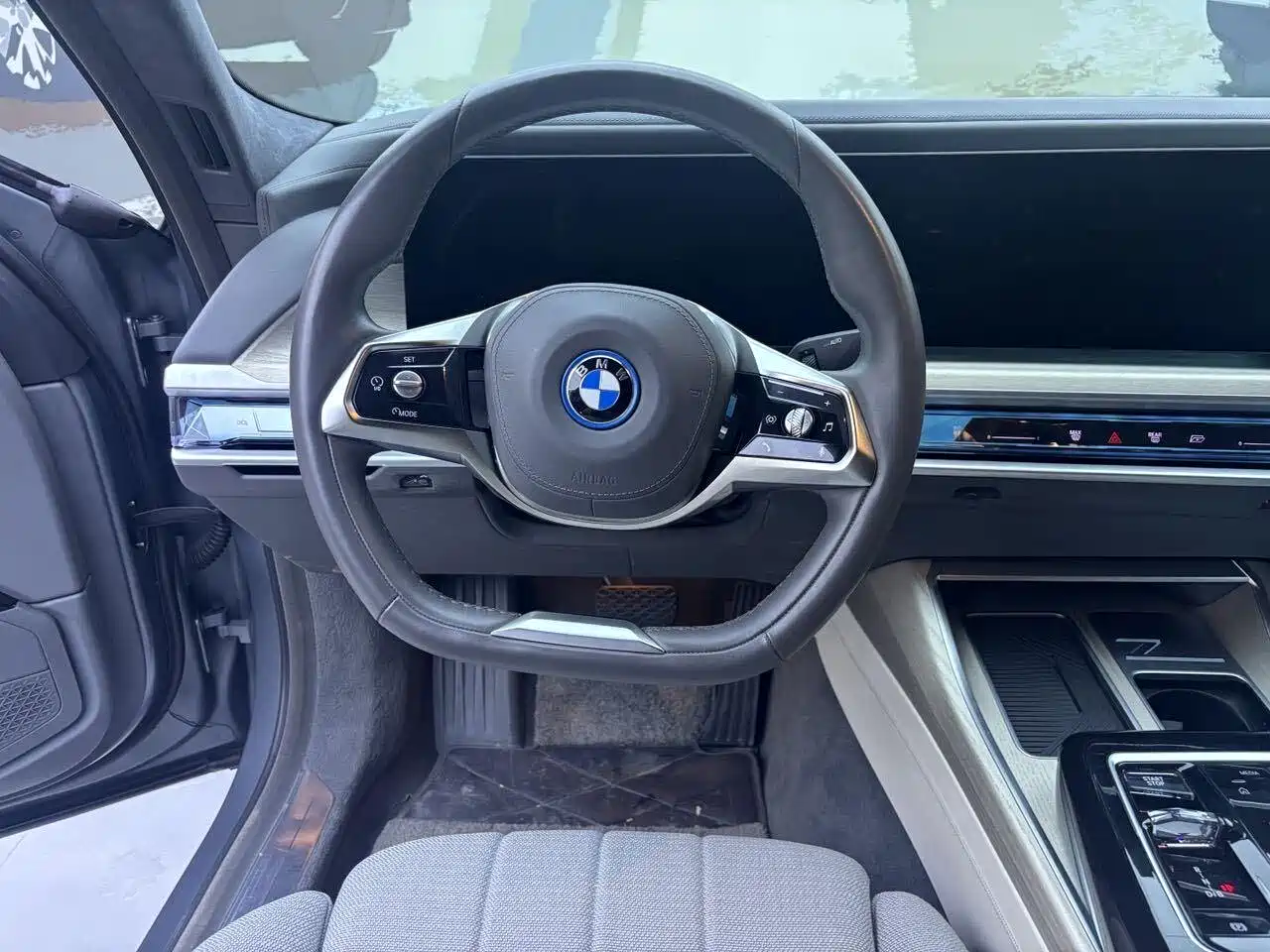 BMW i7 2023 xDrive60L Luxury Package фото 12