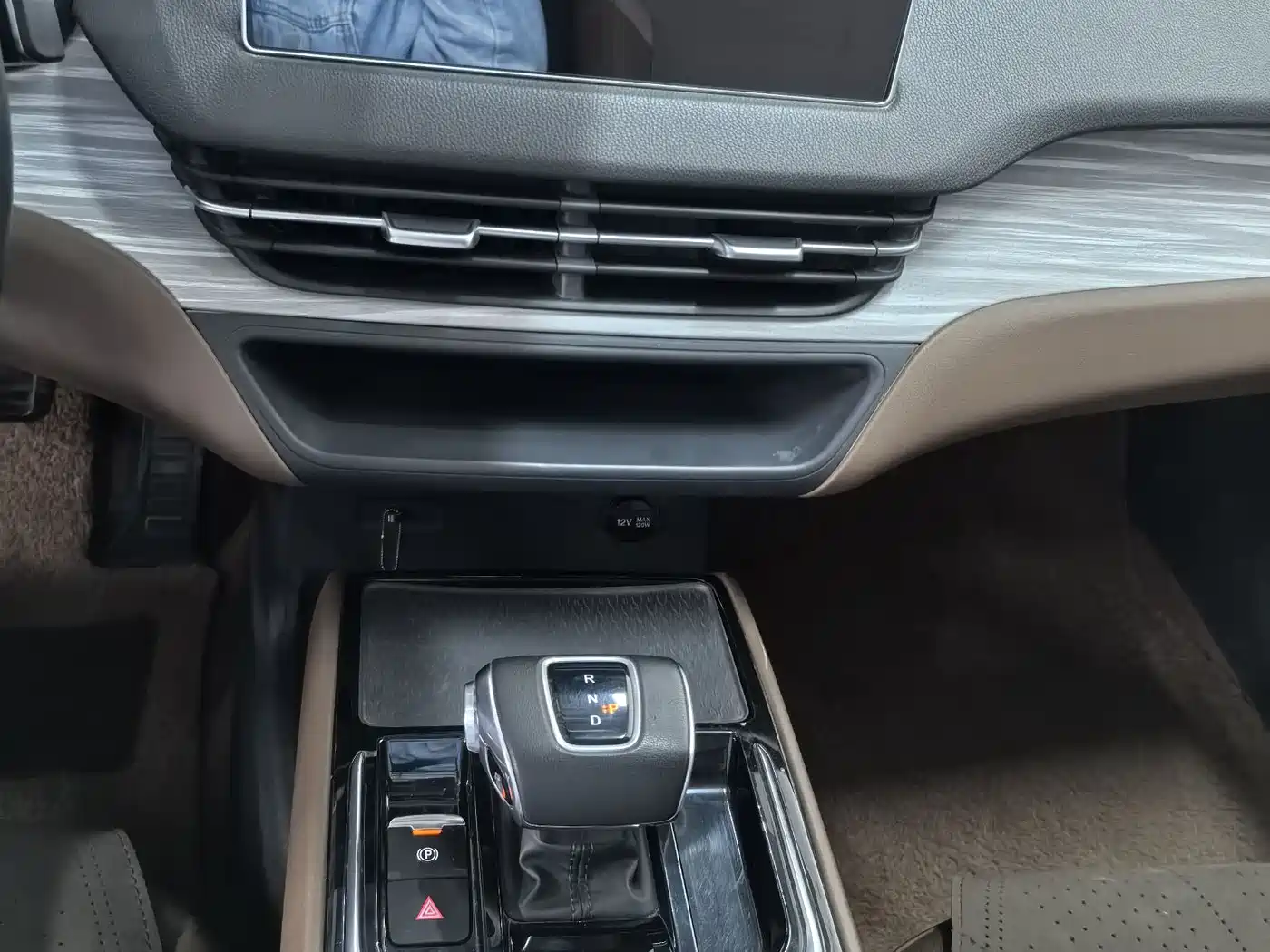 Hongqi E-QM5 2023 620km PLUS фото 9