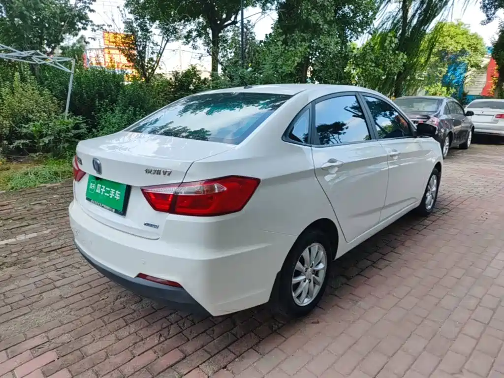 Фото 7 - Changan Yuexiang V7