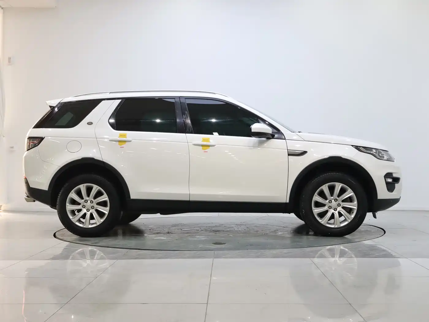 Land Rover Discovery Sport 2018 240PS SE Edition фото 4