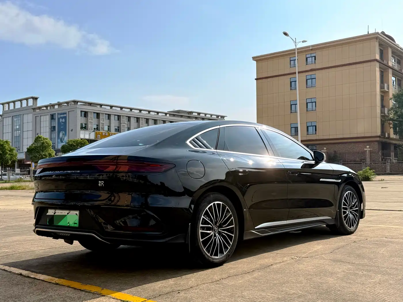 BYD Han 2024 DM-i Glory Edition 121KM Honor фото 14