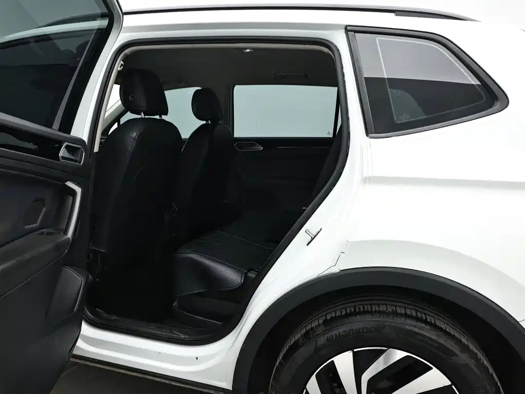 صورة 13 - Volkswagen Tiguan L