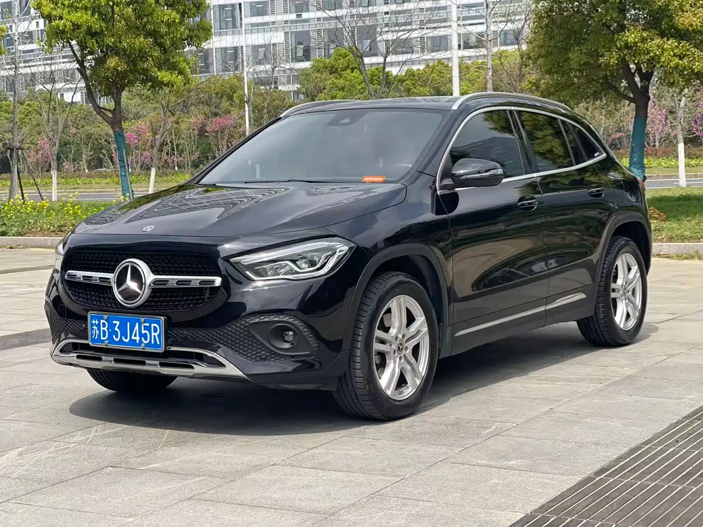 MERCEDES-BENZ GLA