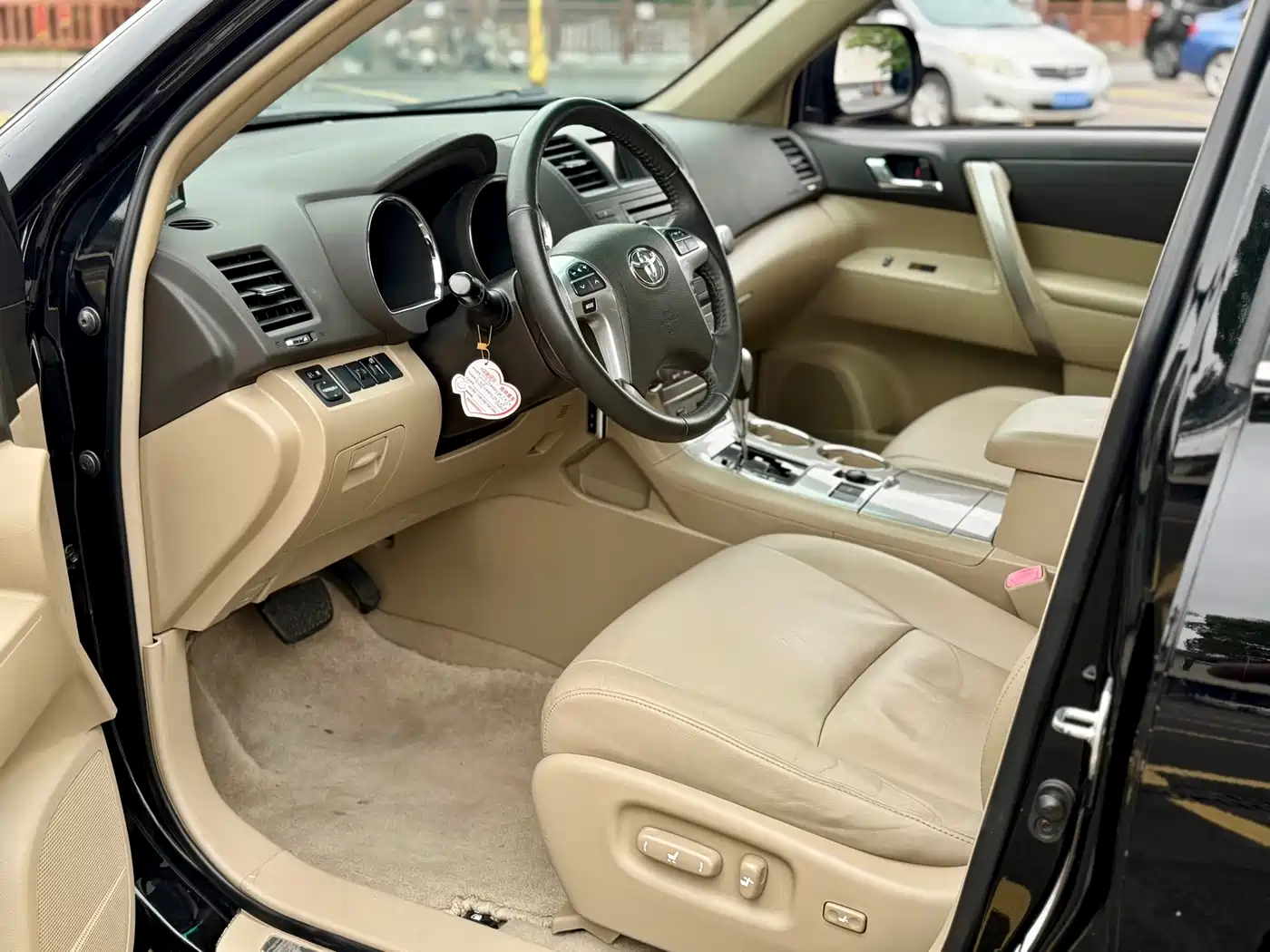 Toyota Highlander 2012 2.7L 2WD 7-Seater Luxury Edition фото 13