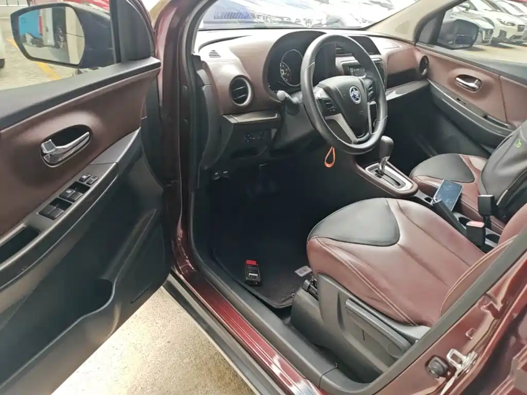 Venucia M50V 2018 2017 1.6L XL CVT Luxury