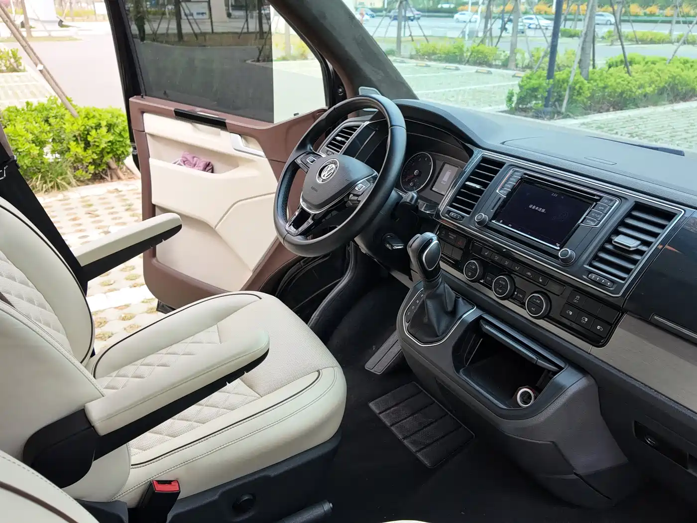 Volkswagen Caravelle 2018 2.0TSI 4WD Luxury Edition 7-Seater фото 4