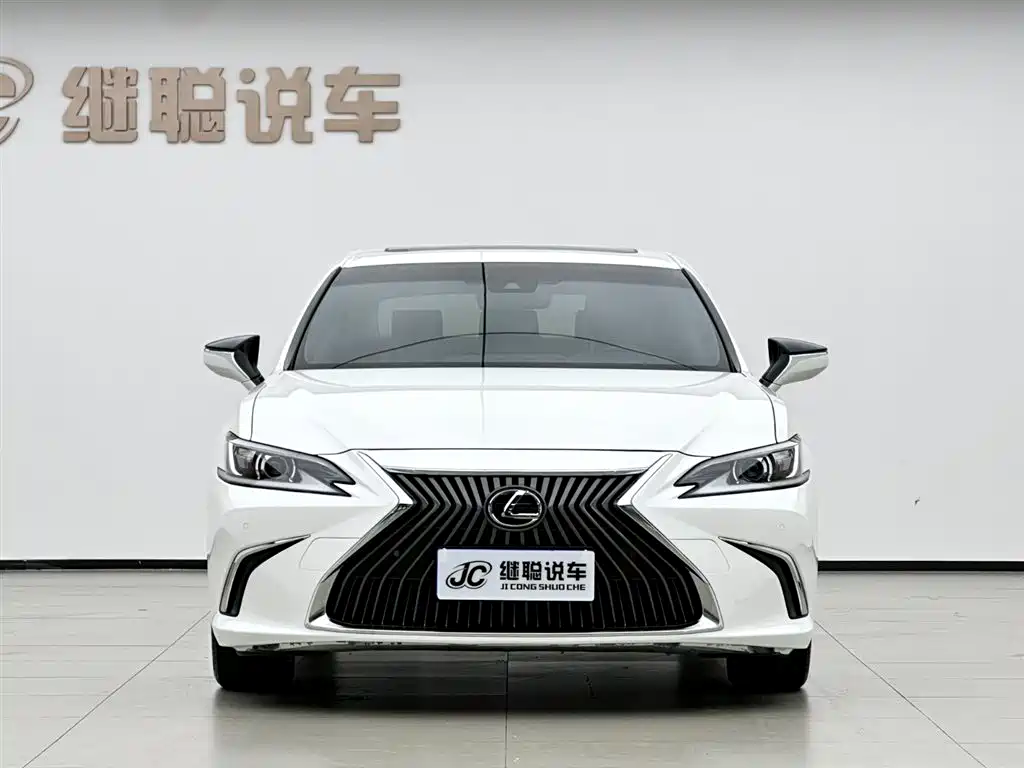 Lexus ES 2020 200 Excellence фото 2