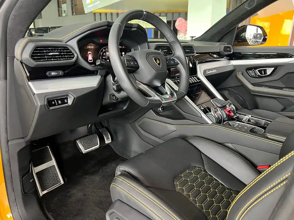 Фото 13 - Lamborghini Urus