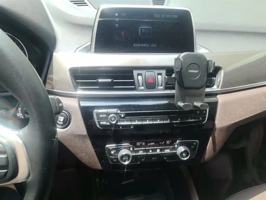 BMW X1 2018 xDrive20Li Premium Model фото 13