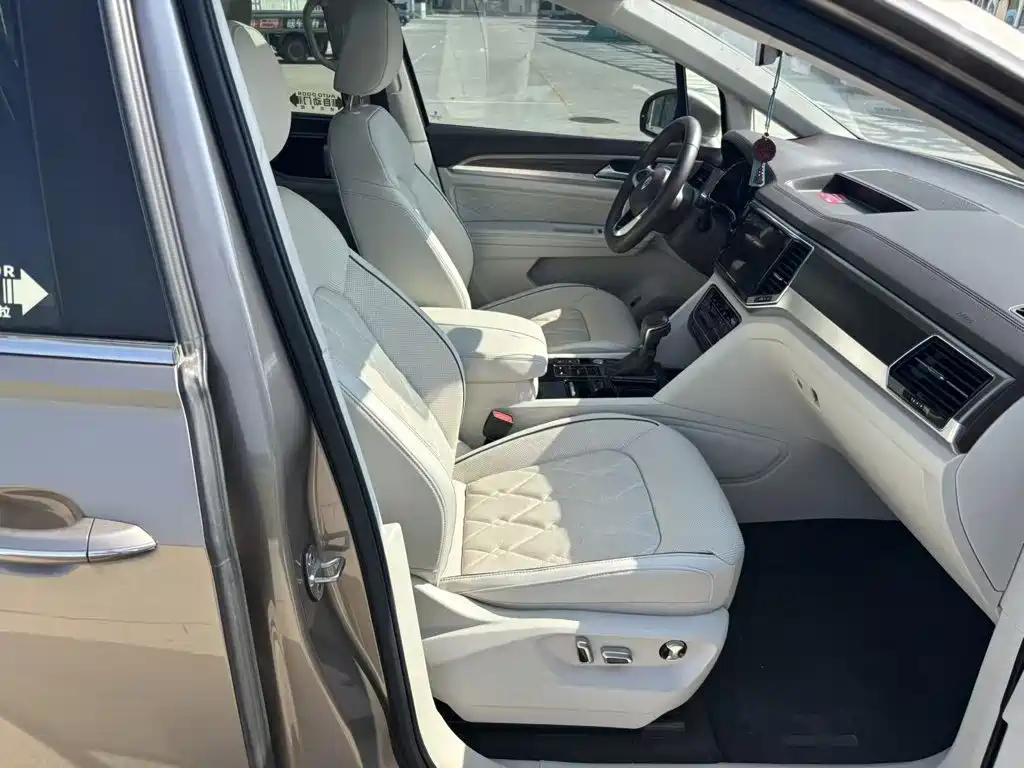 Volkswagen Viloran 2020 2020 380TSI Premium