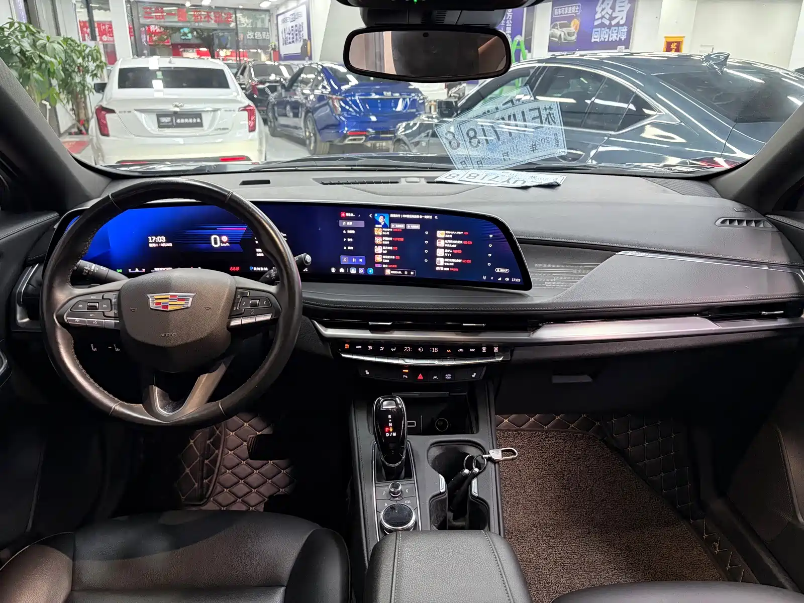Фото 8 - Cadillac XT4