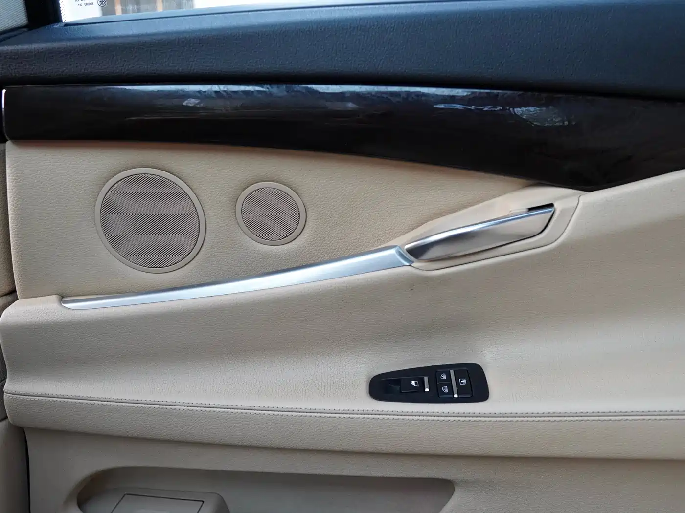 BMW 5 Series GT 2013 535i Leadership фото 23