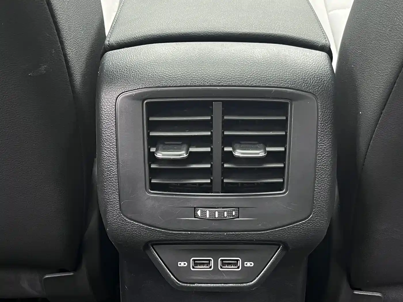 Photo 24 - Volkswagen T-ROC